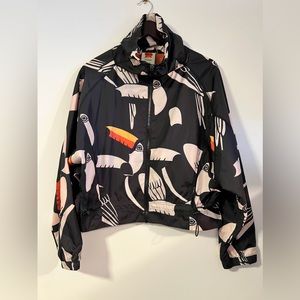 Farm rio women’s cropped toucan print windbreaker size large